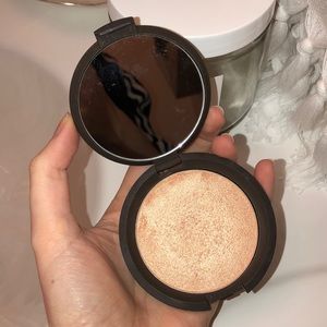 BECCA Champagne POP Highlighter